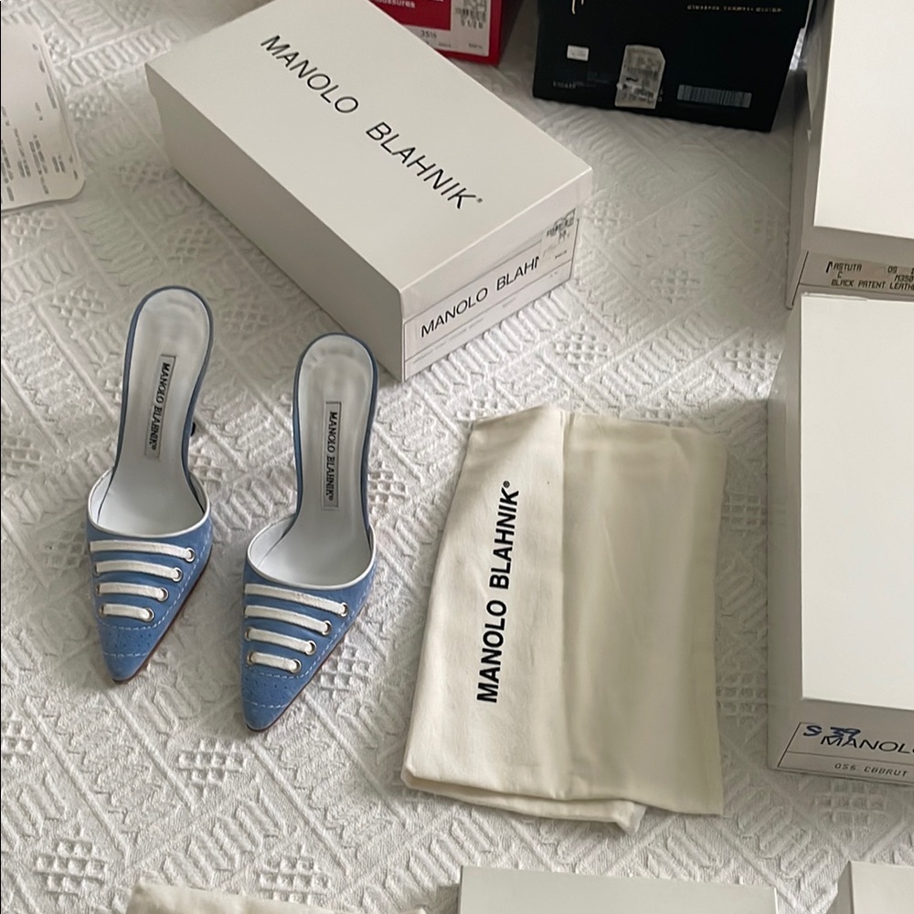 Manolo Blahnik Blue Suede sneaklo Heels - Picture 6 of 17